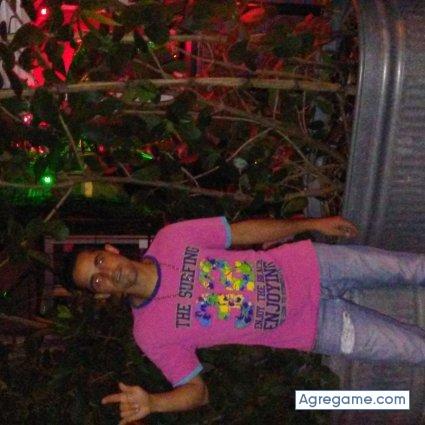 Francotarquinio chico soltero en Newport News