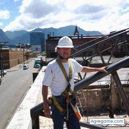 ellocoylaluna chico soltero en Betania