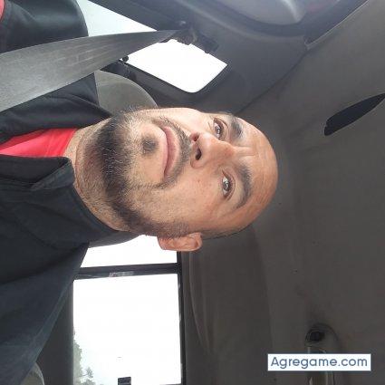 Gilbertpina chico soltero en Wimauma