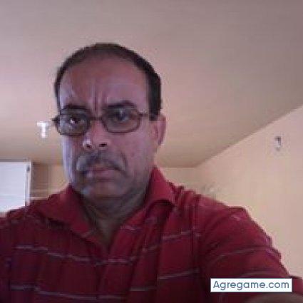 julioirizarry1466 chico viudo en Levittown