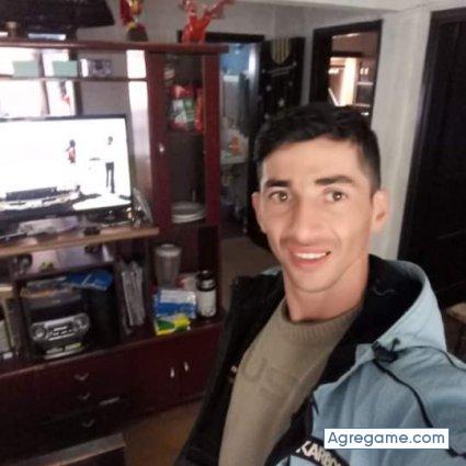 Peninguay chico soltero en Pajas Blancas
