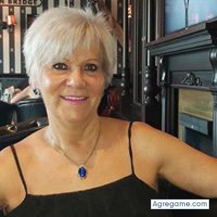 traperogloria chica soltera en A Illa De Arousa