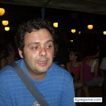 Agrosa chico separado en Murcia