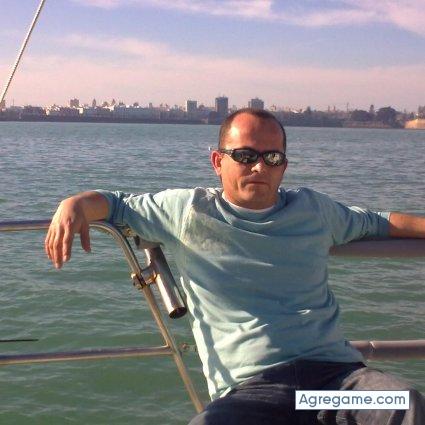 portu40 chico divorciado en Los Barrios