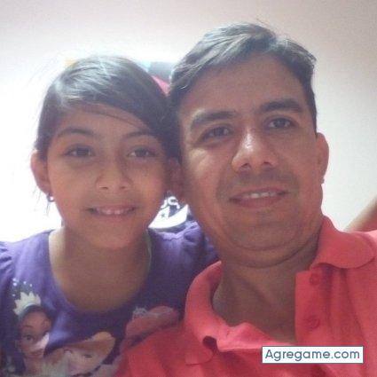 charliecaceres1198 chico soltero en Ambato