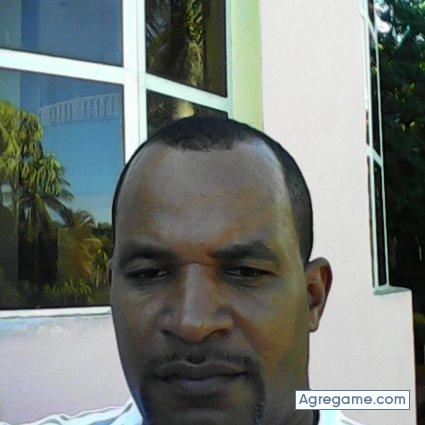 roberton75 chico soltero en Consolación Del Sur