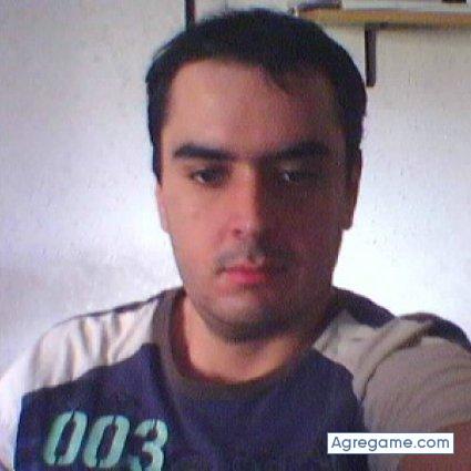 Agamenon chico soltero en Badalona