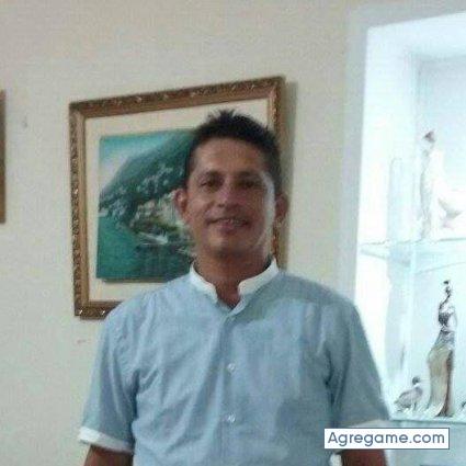 christiancarlos4351 chico soltero en Camilo Ponce Enríquez