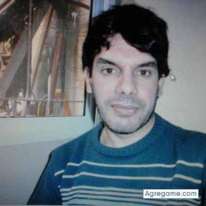 Gustavo_18 chico soltero en Villa De Mayo