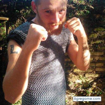 junioresco chico soltero en Nemby