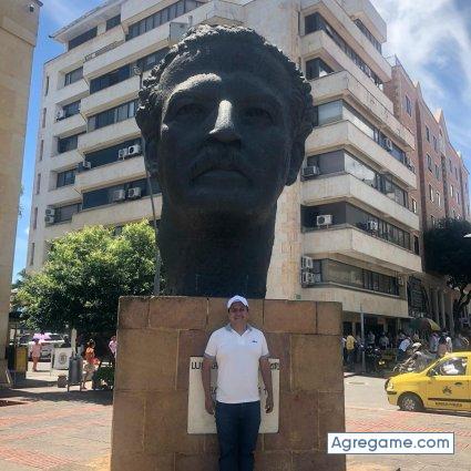 Mirror1982 chico soltero en Cimitarra