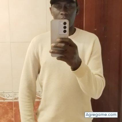 Momodia chico soltero en Cullera