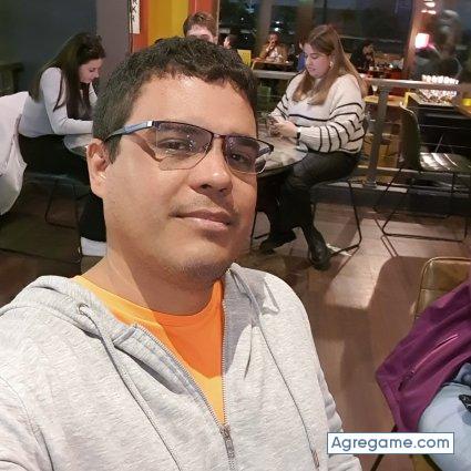 28121978 chico soltero en Marbella