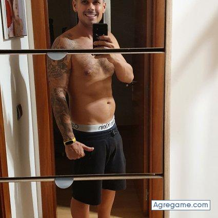 Jonathan352 chico casado en Santpedor