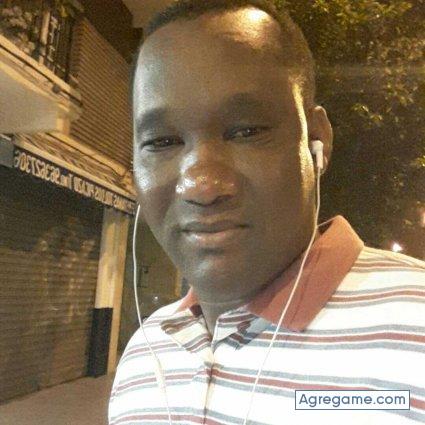 Degaule chico soltero en 