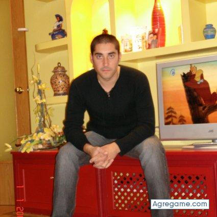 LUICHI chico casado en Barcelona