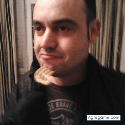 jesuscuandoestornudo chico soltero en A Guarda