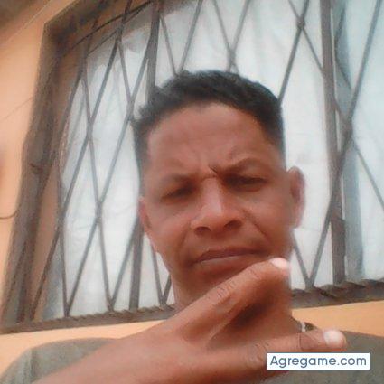 Montillarivero chico soltero en Ambato