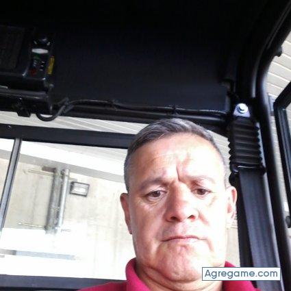 Mellonando chico soltero en Central Islip