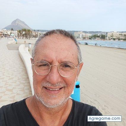 Oumuamua chico soltero en Albir