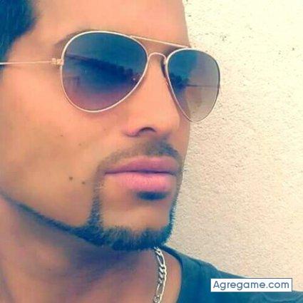 Sientelo chico soltero en 