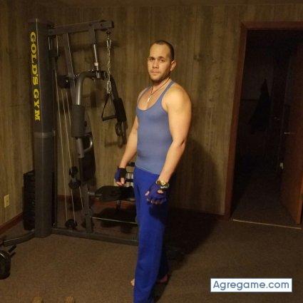 Yanselblanco chico soltero en Grand Island