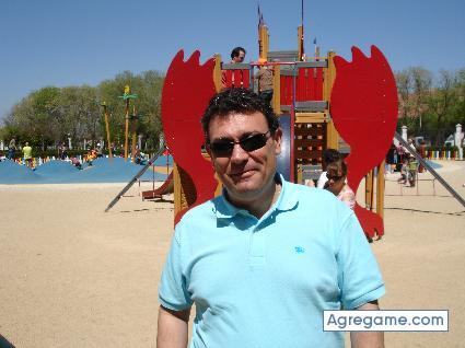 zeusromantico chico casado en Madrid