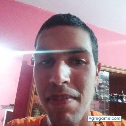 Jhonatan19999 chico soltero en Guasipati