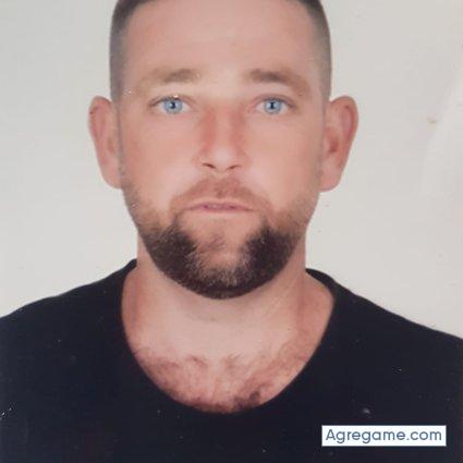 Jilgueros chico soltero en Adra