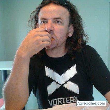 rockeroLanus chico soltero en Monte Chingolo