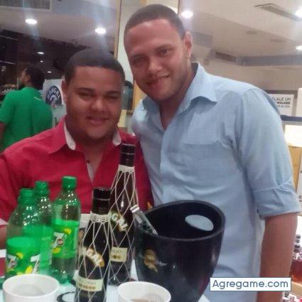 010990 chico soltero en Santo Domingo