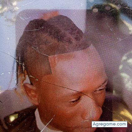 Emboss chico soltero en Alcarras