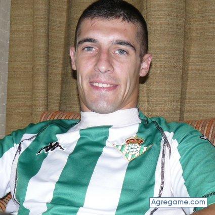 racso chico soltero en Sevilla