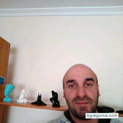 linoblanco chico soltero en Constantina