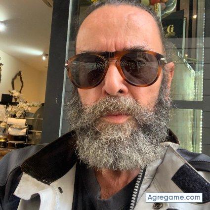 TristanTzara chico soltero en Algeciras