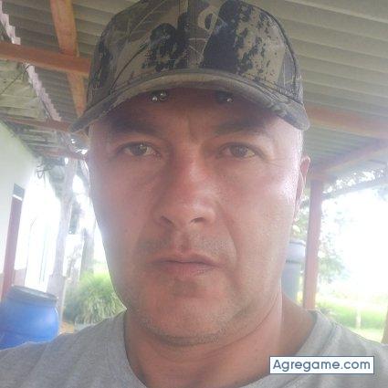 carlosarango2910 chico soltero en Armenia