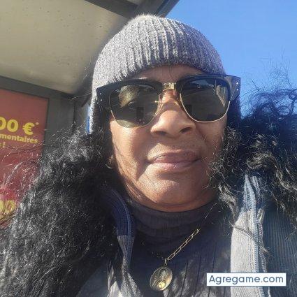 Naini chica soltera en 