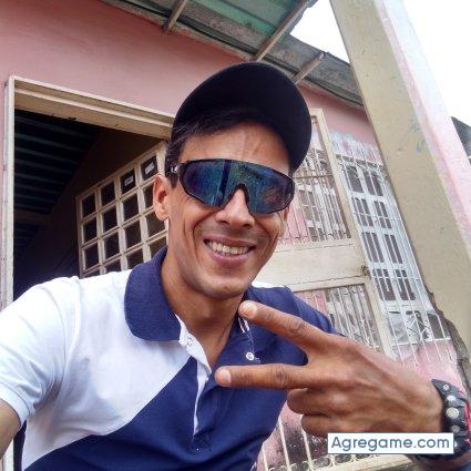 Manueloskin chico casado en San Carlos