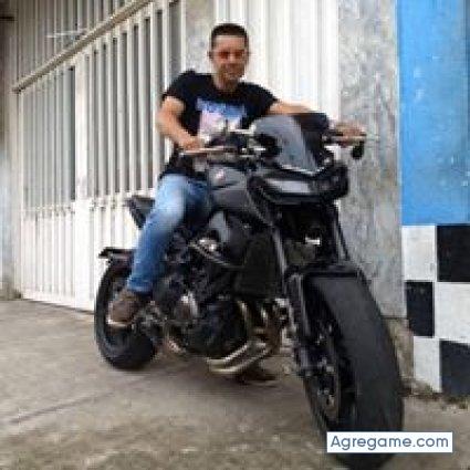 pulsaralexander chico soltero en Tampa