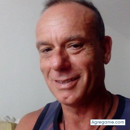 caleton chico soltero en Navaconcejo