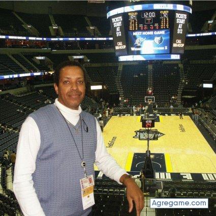 CePalaro chico soltero en Tuscaloosa