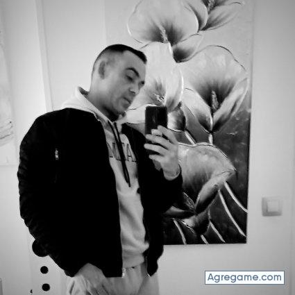 Morenikosito chico soltero en Madrid