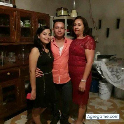 heltonbrenes chico soltero en Lomas De Santo Domingo
