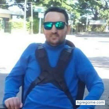 Santybebo chico soltero en Nuevo París