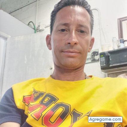 Yorhander chico soltero en Davenport