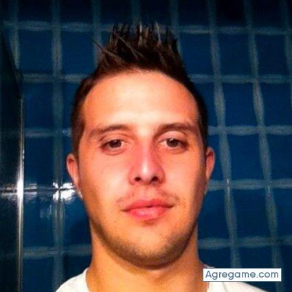 Cristiande chico soltero en Madrigal De La Vera