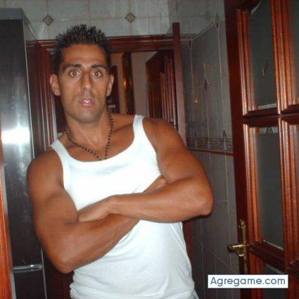 lutador chico soltero en Gibraleon