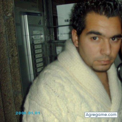 jonnyy chico casado en Barcelona