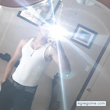 Tartom chico soltero en West Babylon