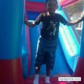 Busco pareja. Gente. Normal. El rock.